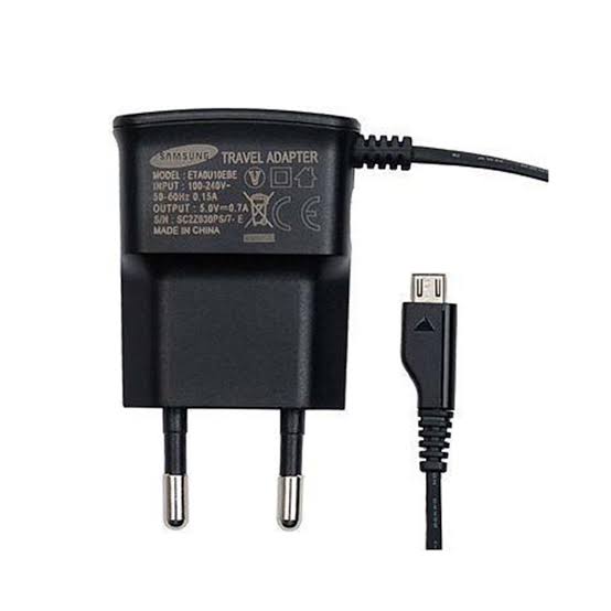نمای نزدیک شارژر اصل سامسونگ i9000 با سوکت Micro USB